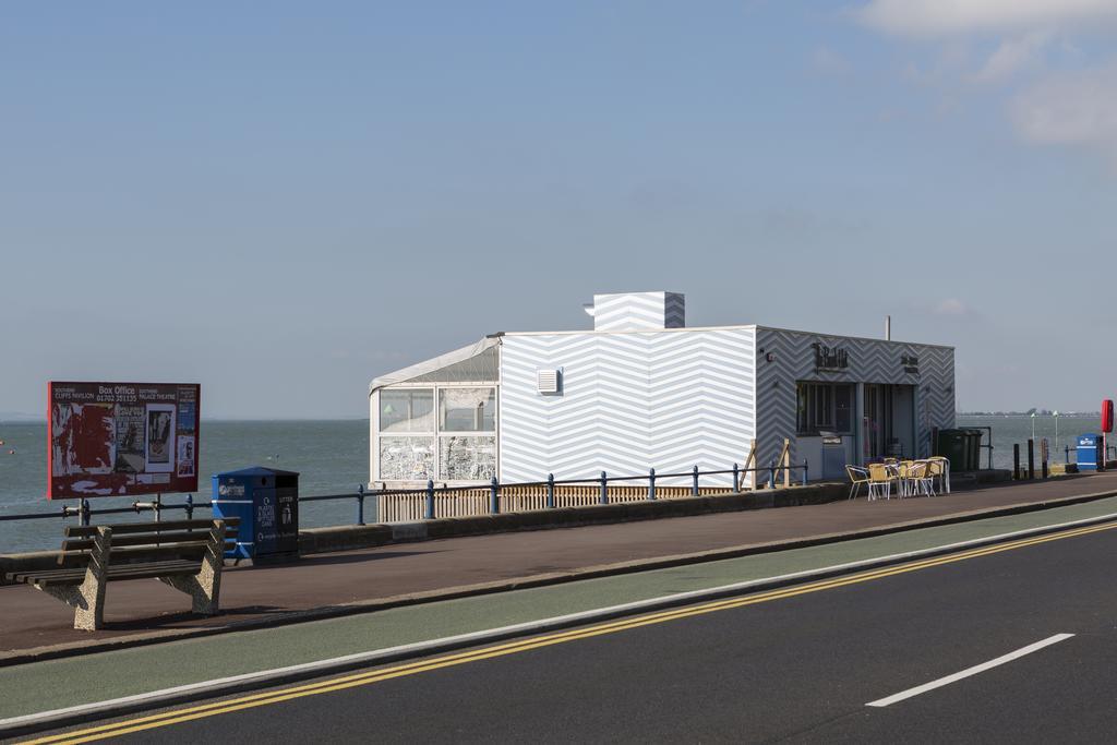 Southend Guest House - Close To Beach, Train Station & Southend Airport Exterior foto